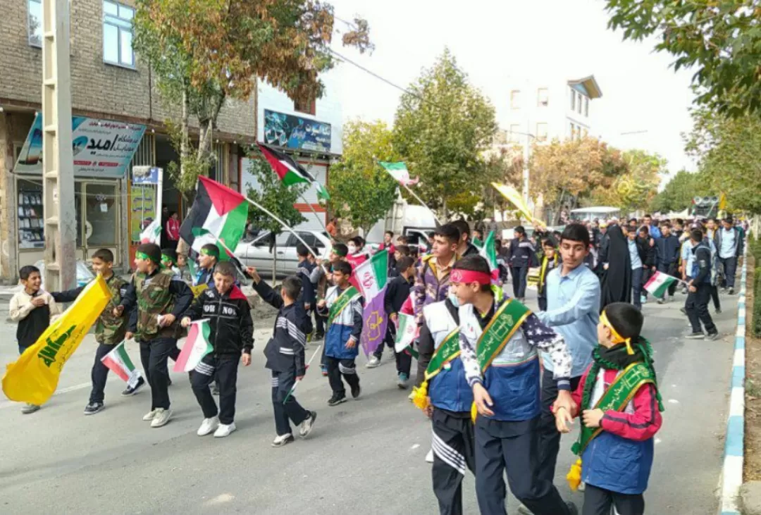 راهپیمایی 13 آبان‌ در خنداب برگزار شد