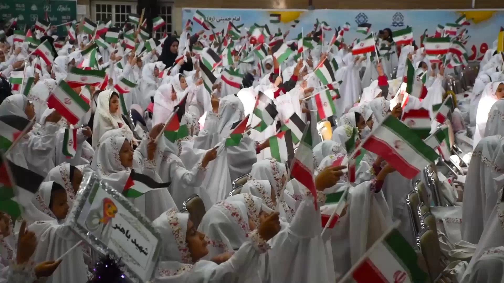 مراسم جشن تکلیف 2500 دانش‌آموزان دختر در اراک