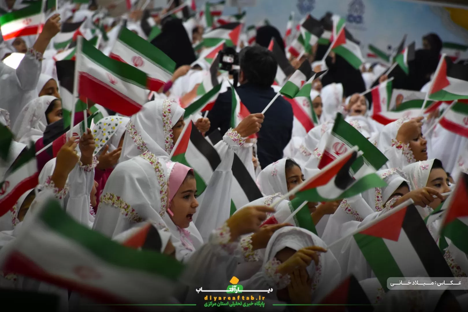 مراسم جشن تکلیف 2500 دانش‌آموزان دختر در اراک