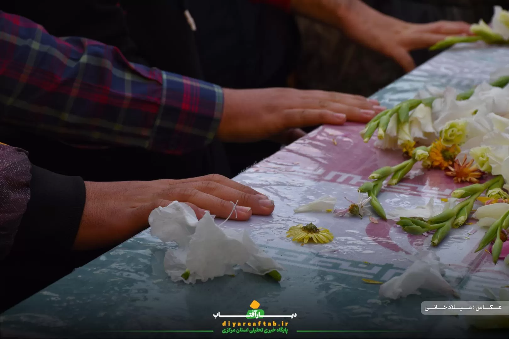 تشییع پیکر شهید گمنام در دبیرستان حاج‌کاظمی اراک