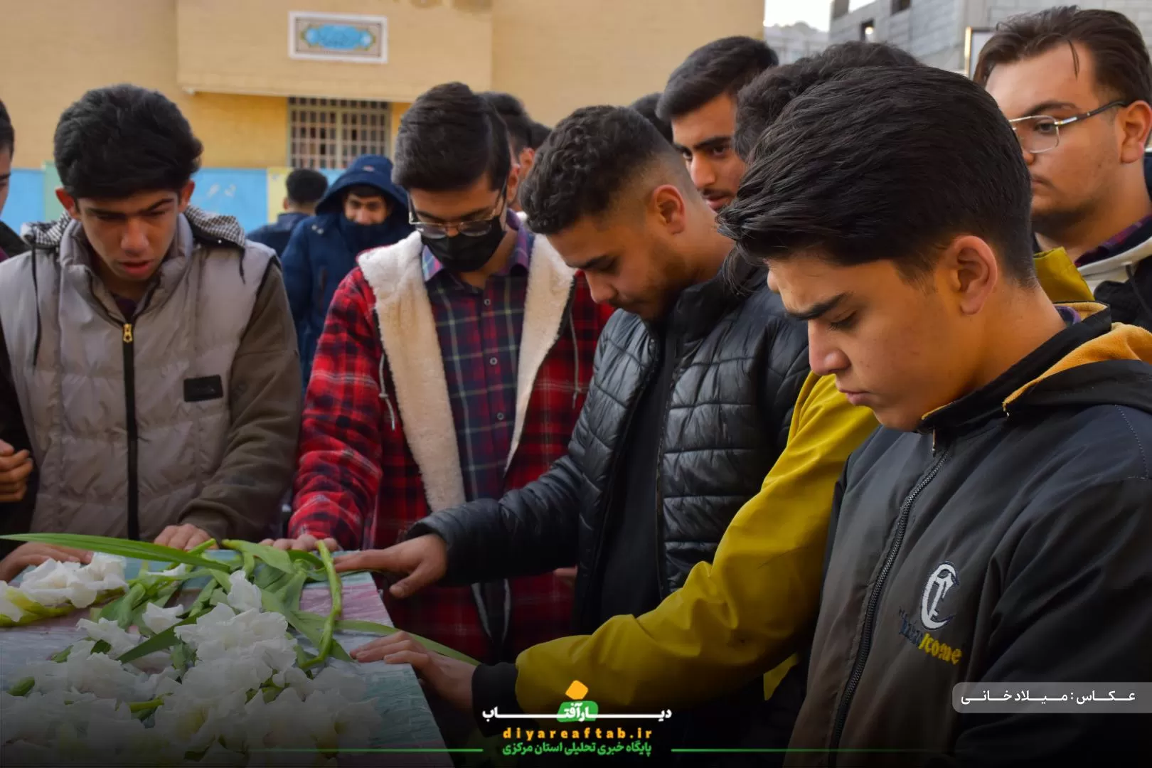 تشییع پیکر شهید گمنام در دبیرستان حاج‌کاظمی اراک