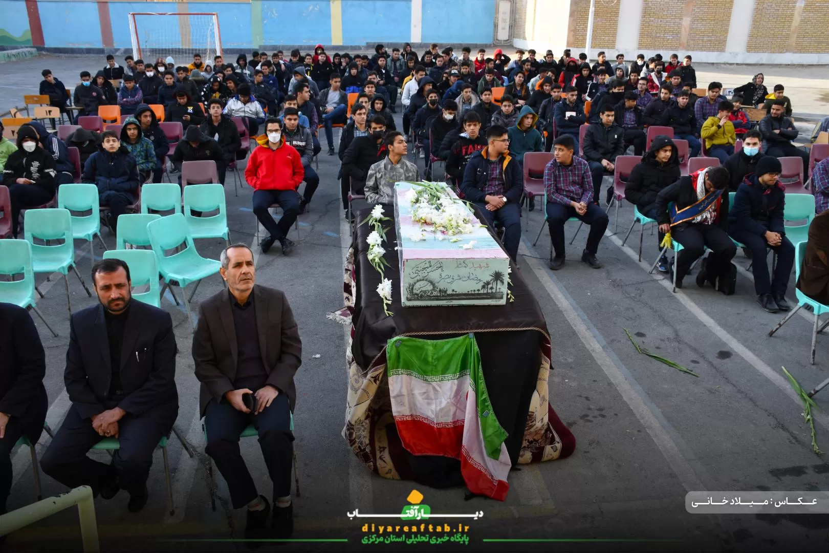 تشییع پیکر شهید گمنام در دبیرستان حاج‌کاظمی اراک