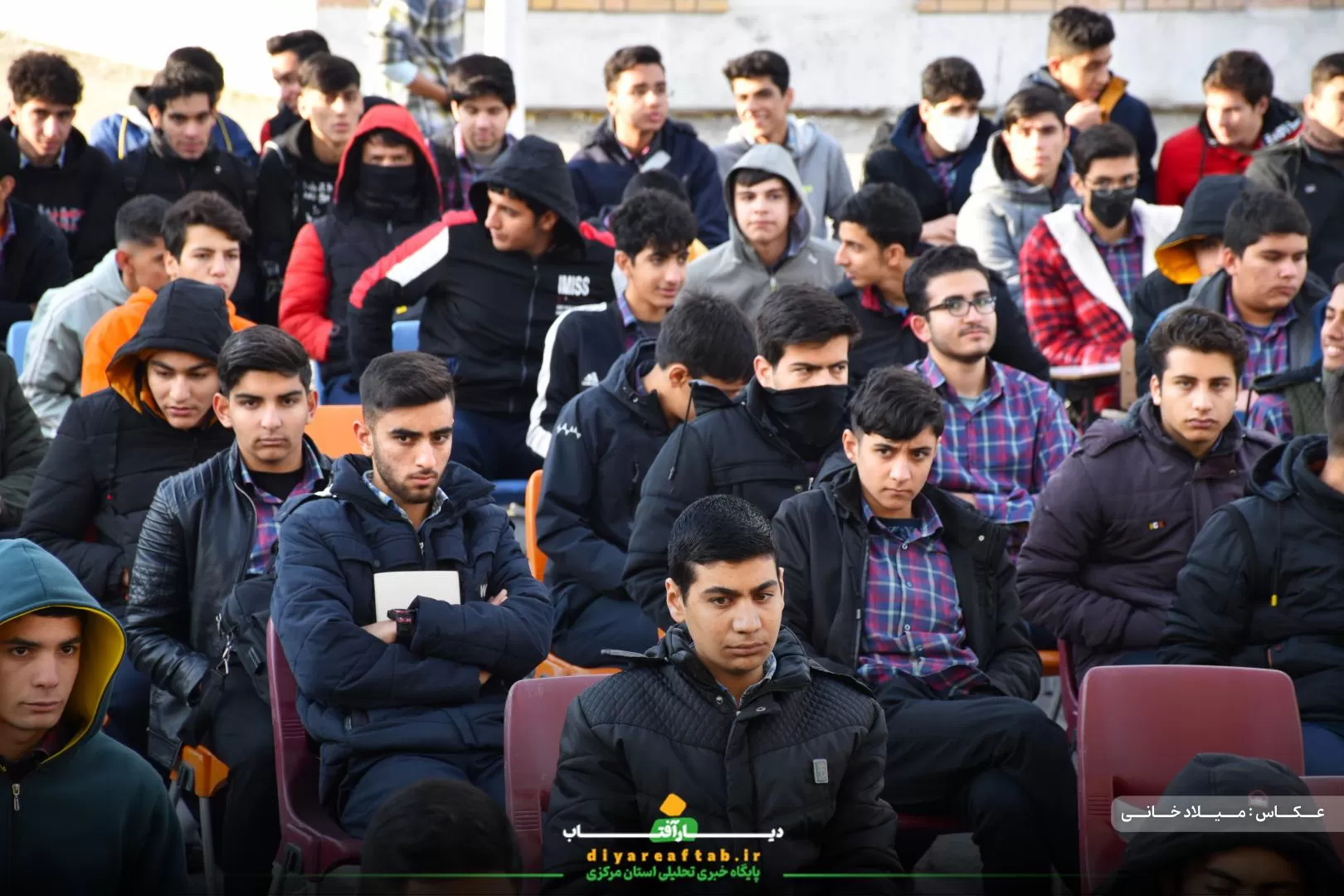 تشییع پیکر شهید گمنام در دبیرستان حاج‌کاظمی اراک