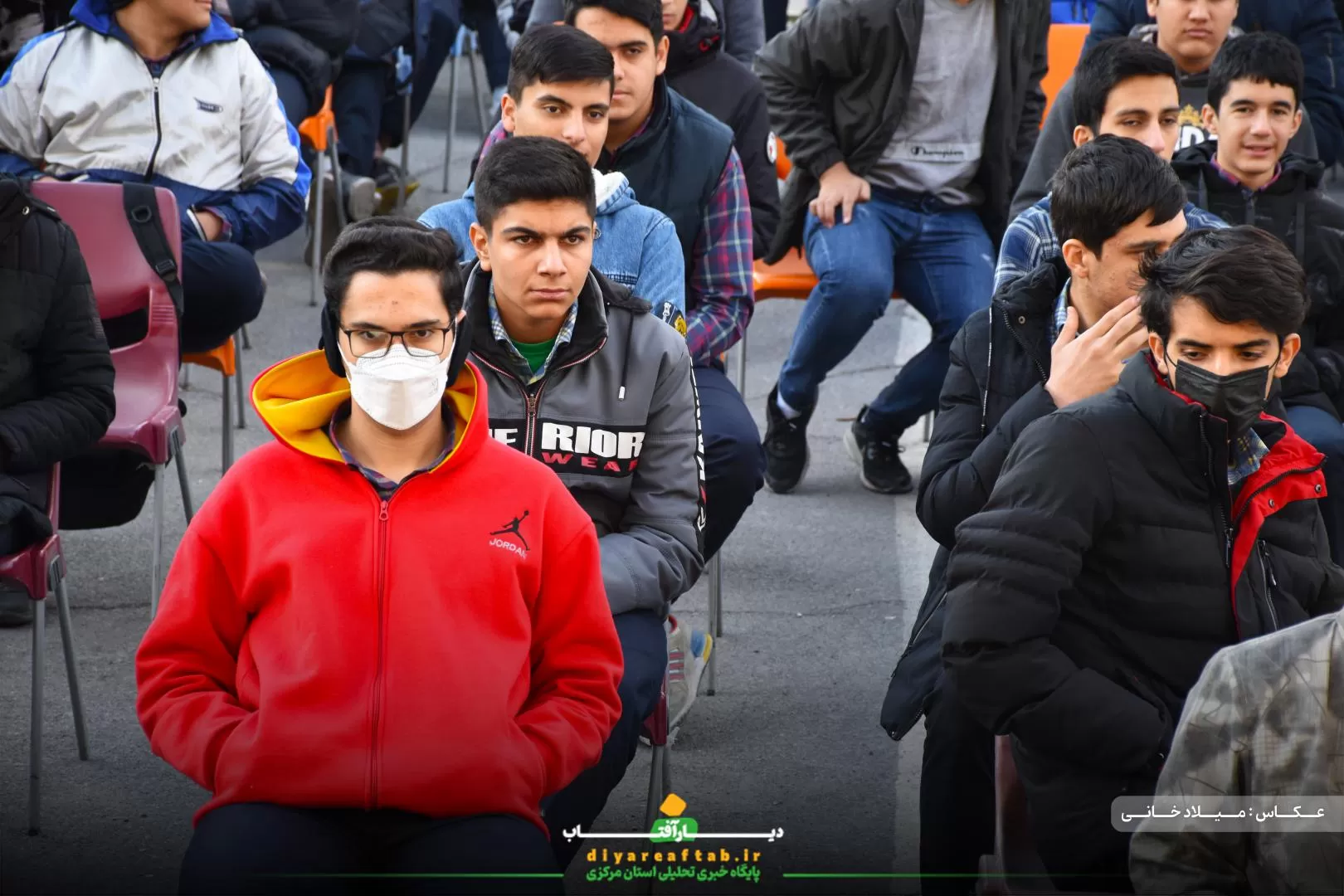 تشییع پیکر شهید گمنام در دبیرستان حاج‌کاظمی اراک