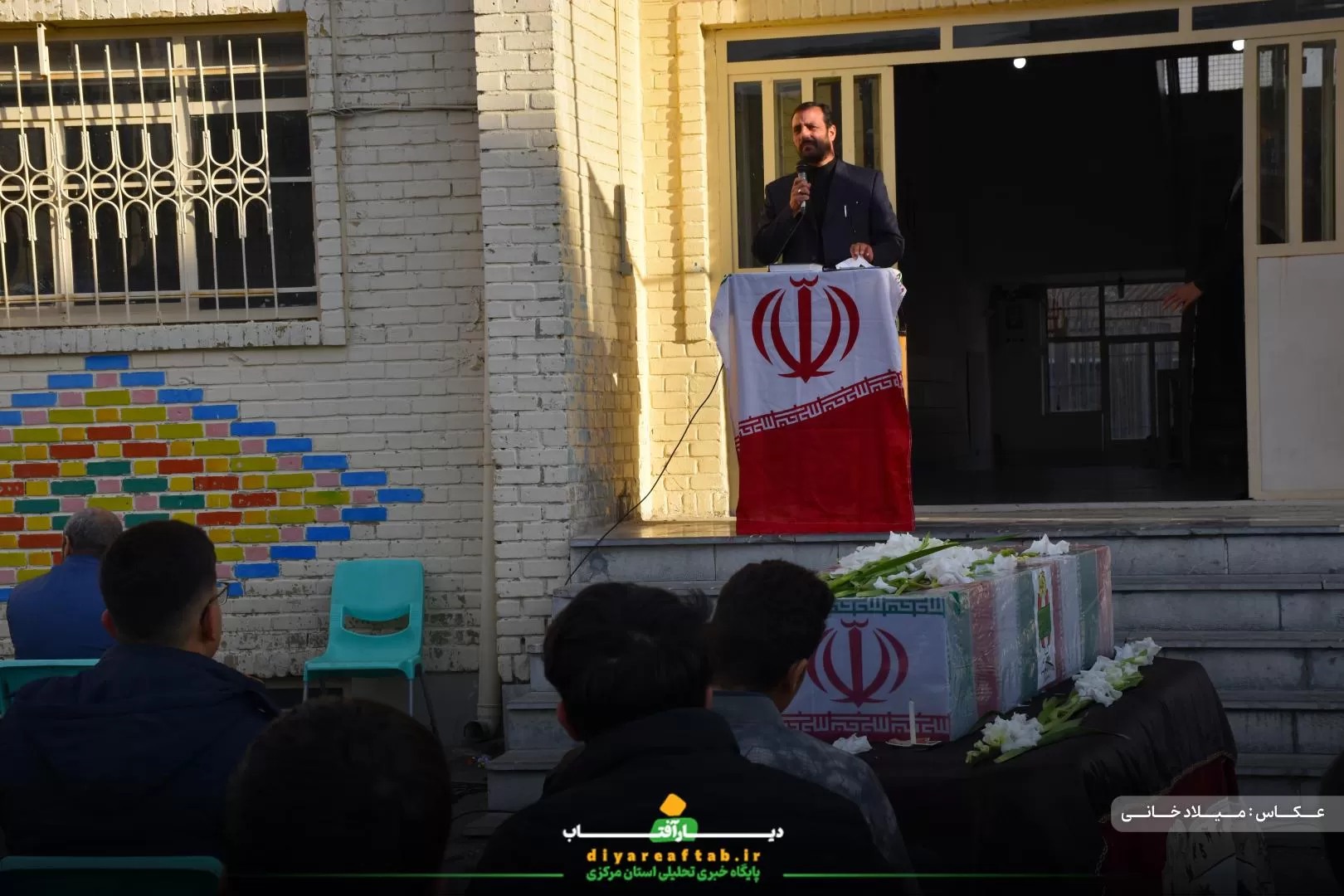 تشییع پیکر شهید گمنام در دبیرستان حاج‌کاظمی اراک