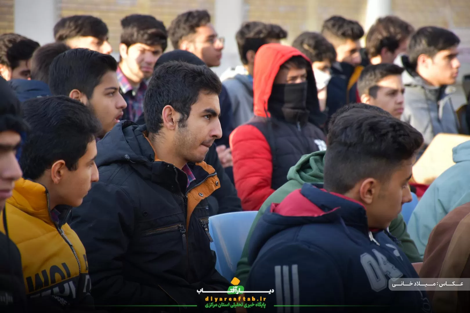 تشییع پیکر شهید گمنام در دبیرستان حاج‌کاظمی اراک