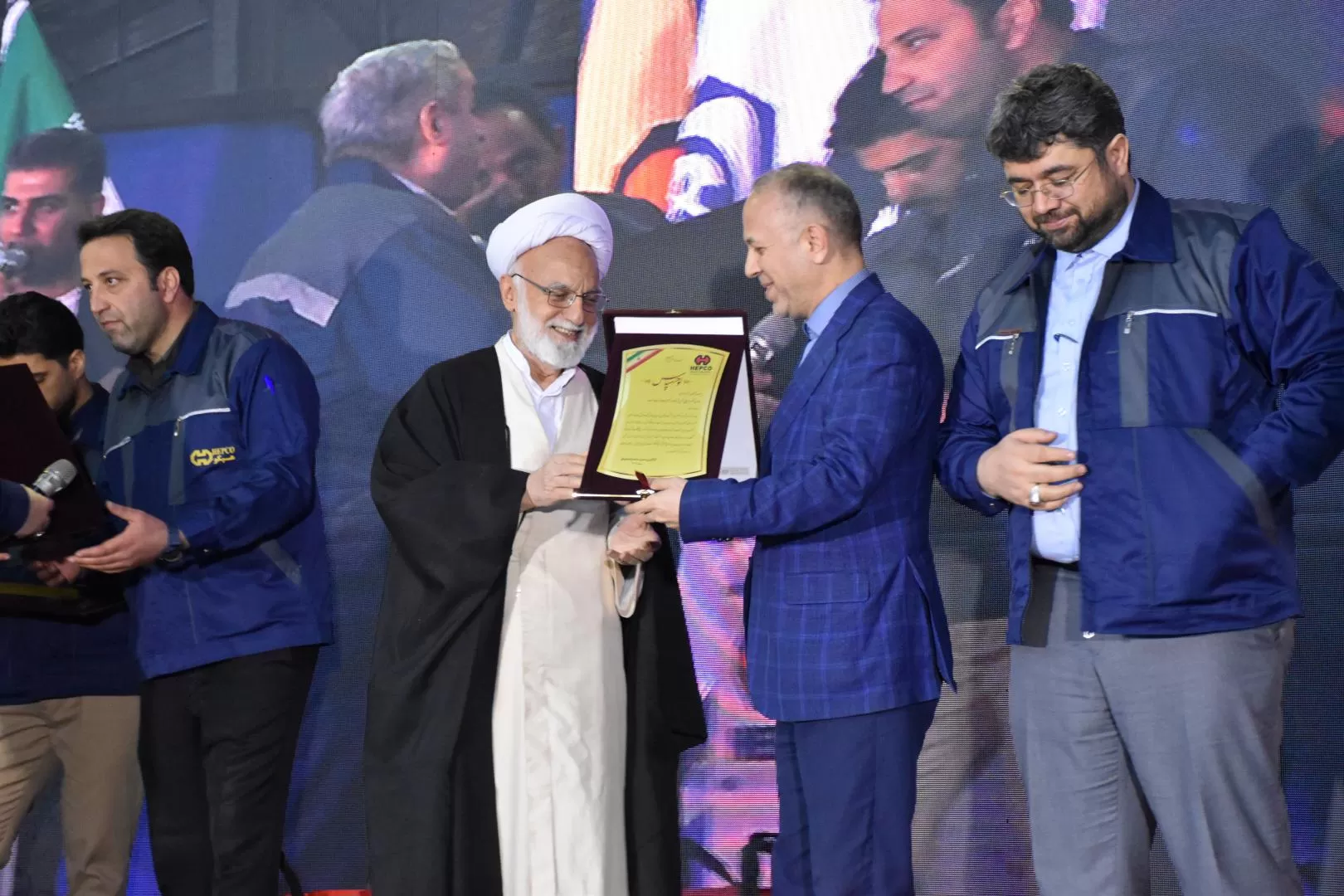 رونمایی بیل هیدرولیک ۷۵ تنی در هپکو