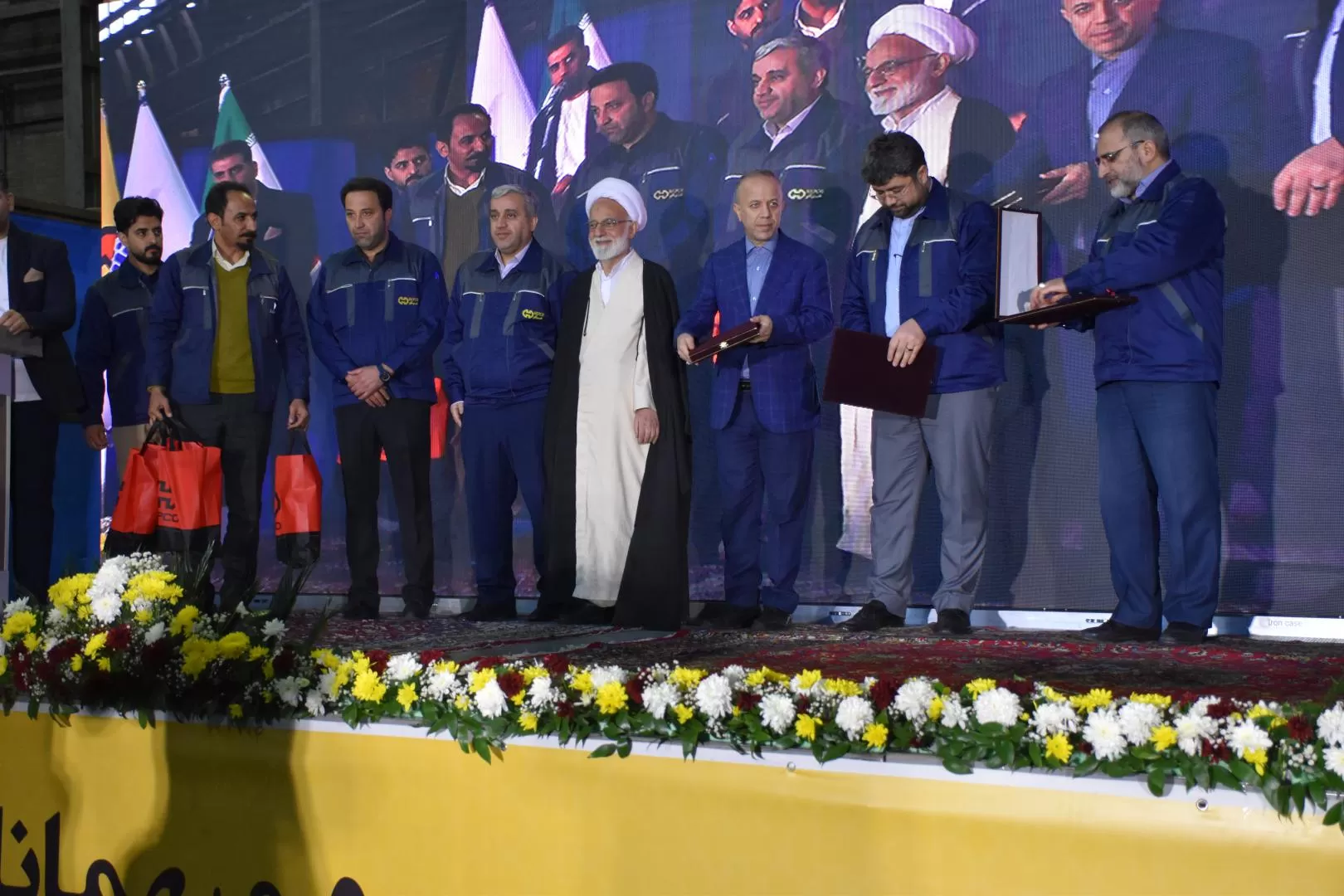 رونمایی بیل هیدرولیک ۷۵ تنی در هپکو