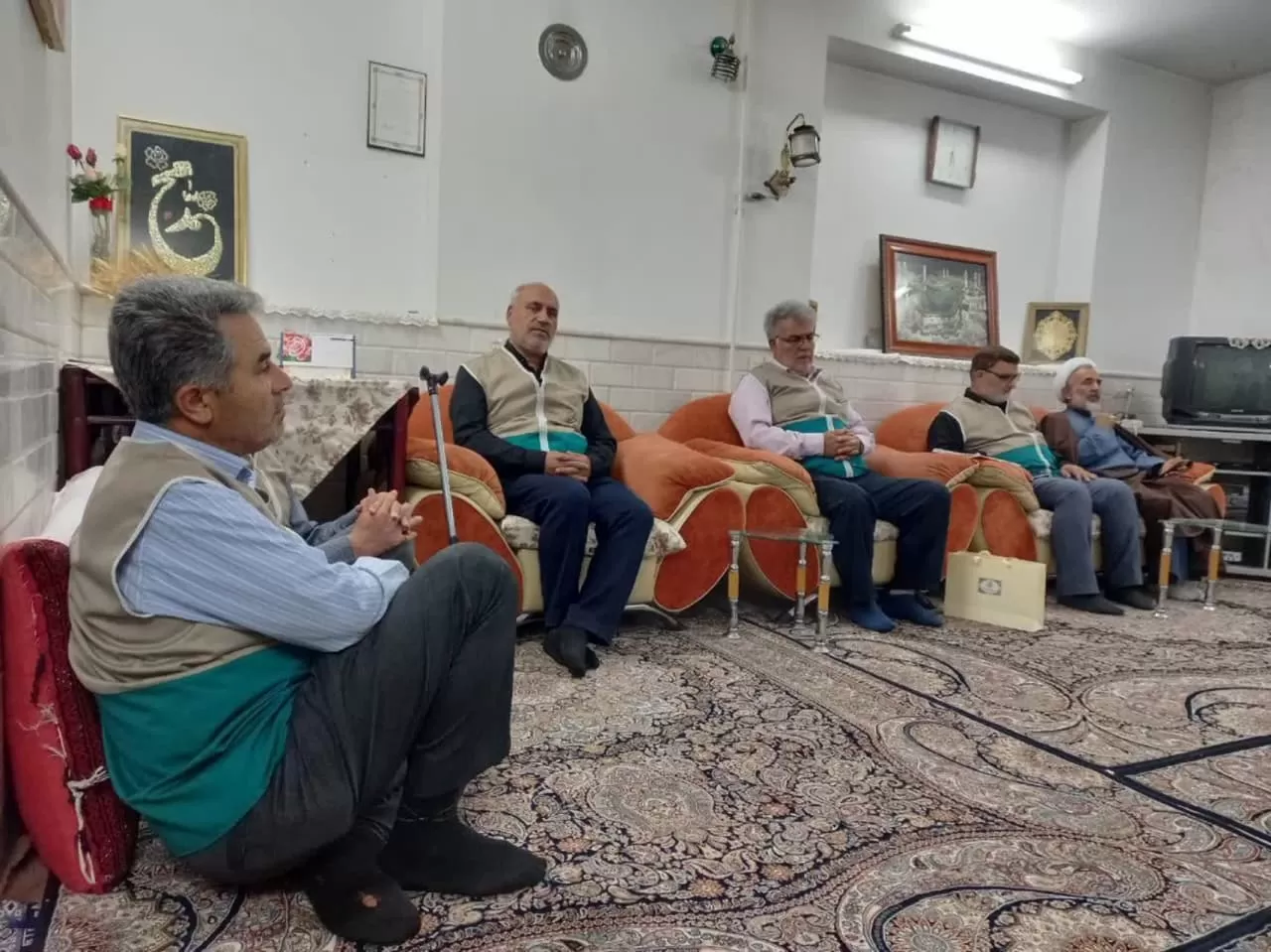 پرچم حرم امام رضا(ع) مهمان منزل شهدای‌ساوجی