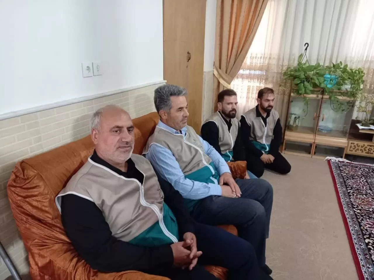 پرچم حرم امام رضا(ع) مهمان منزل شهدای‌ساوجی