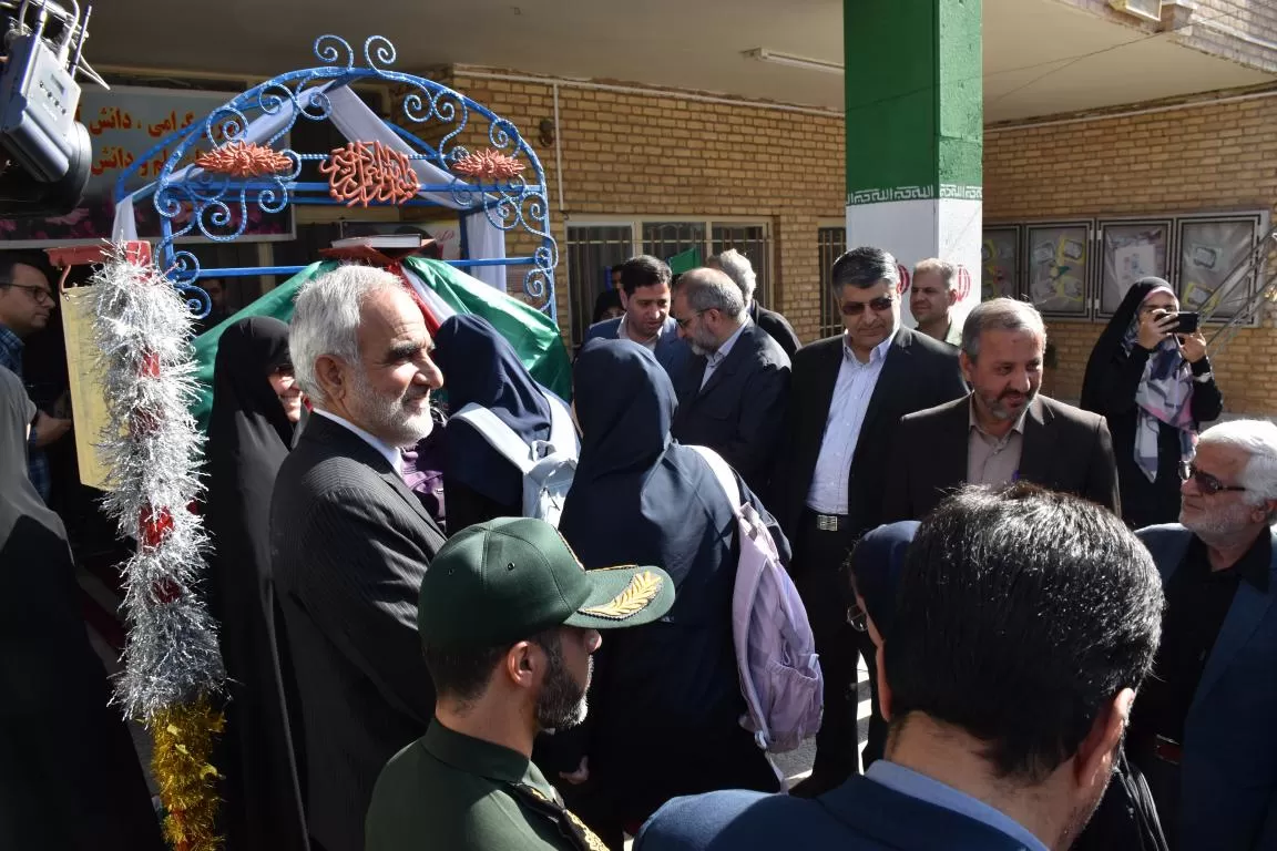 آئین نواختن زنگ مهر مقاومت در اراک
