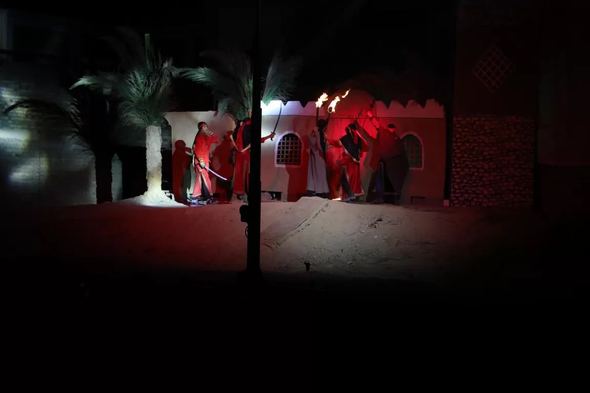نمایش بزرگ «به آیینه نگاه کن»