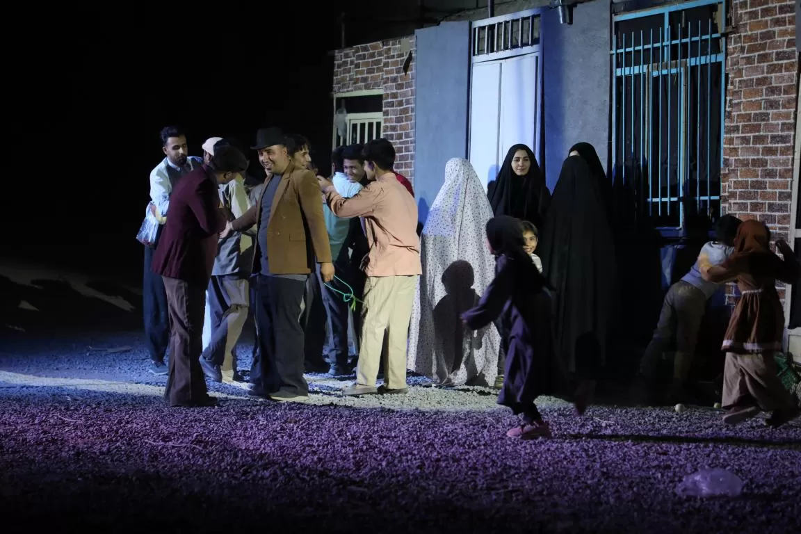 نمایش بزرگ «به آیینه نگاه کن»
