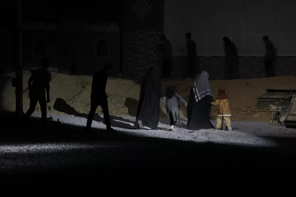 نمایش بزرگ «به آیینه نگاه کن»