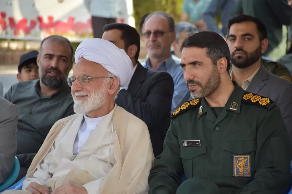 آئین عطرافشانی و گلباران قبور مطهر شهدای اراک