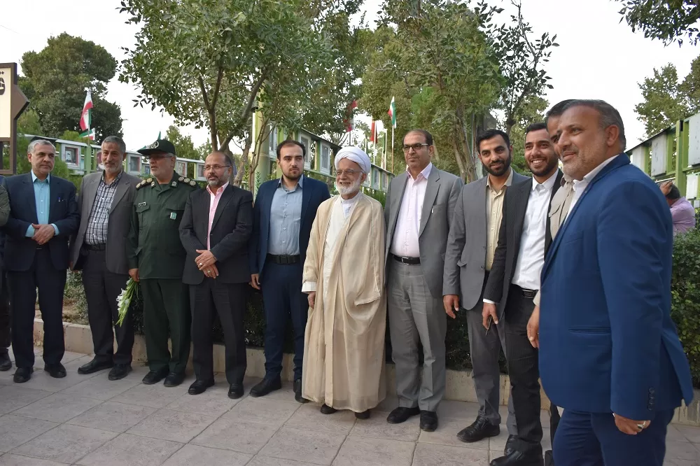 آئین عطرافشانی و گلباران قبور مطهر شهدای اراک