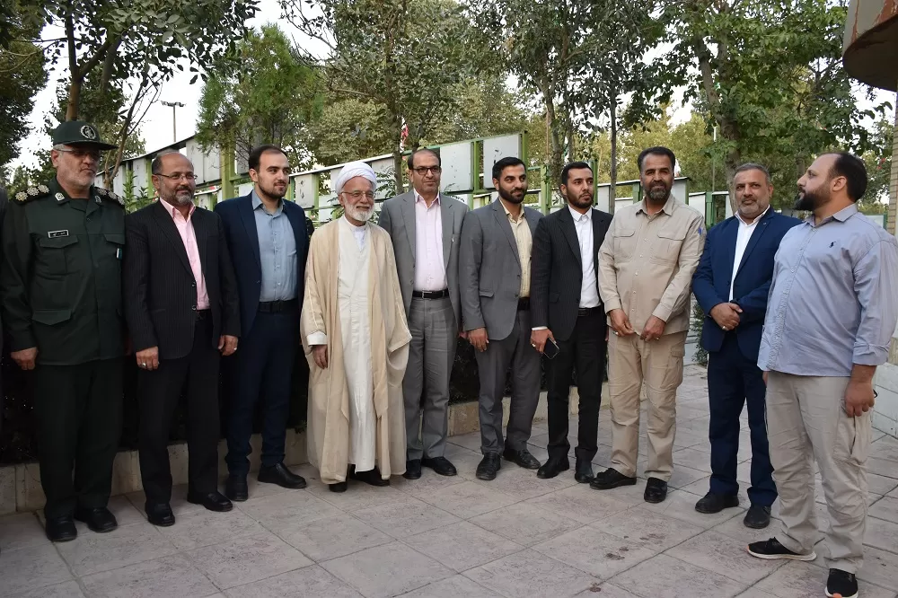 آئین عطرافشانی و گلباران قبور مطهر شهدای اراک