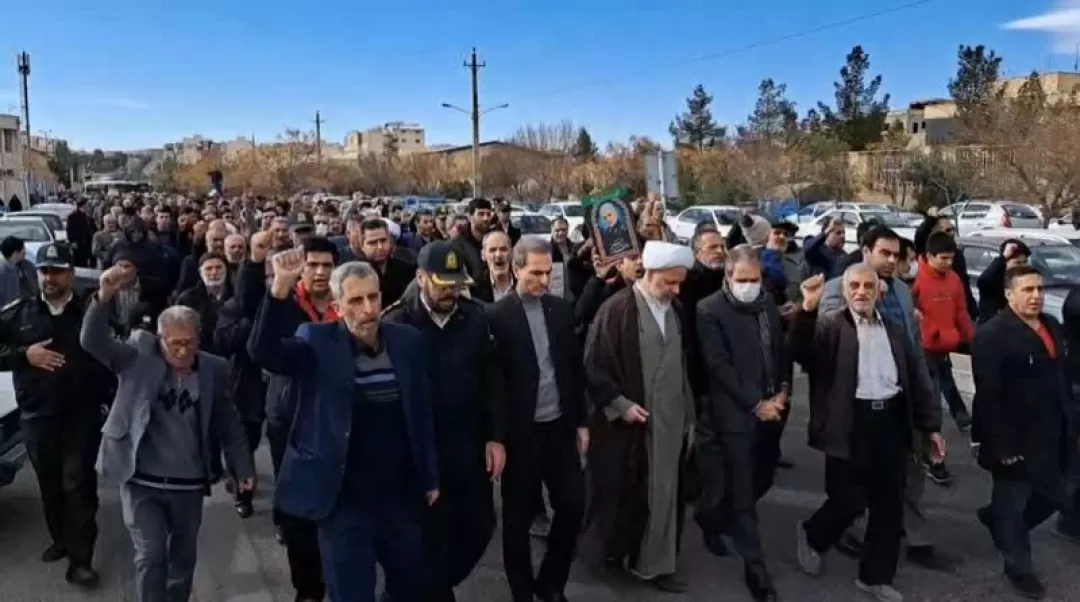 خروش مردم ساوه در محکومیت حادثه تروریستی کرمان