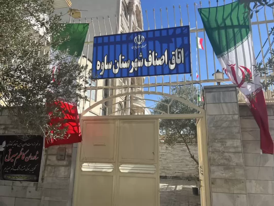 فضا‌سازی ایام الله دهه فجر در ادارات ساوه