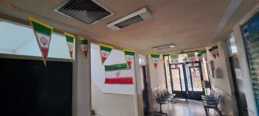 فضا‌سازی ایام الله دهه فجر در ادارات ساوه