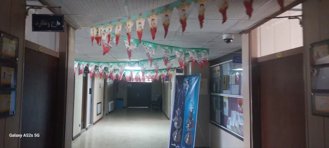 فضا‌سازی ایام الله دهه فجر در ادارات ساوه