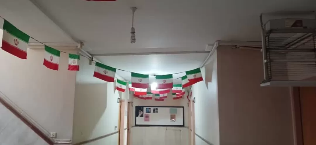 فضا‌سازی ایام الله دهه فجر در ادارات ساوه
