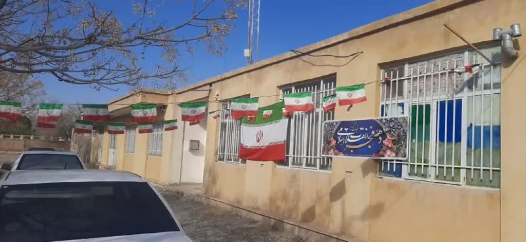 فضا‌سازی ایام الله دهه فجر در ادارات ساوه