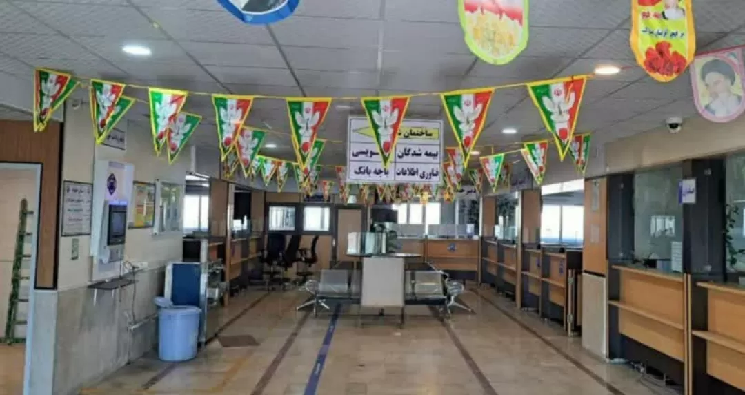 فضا‌سازی ایام الله دهه فجر در ادارات ساوه
