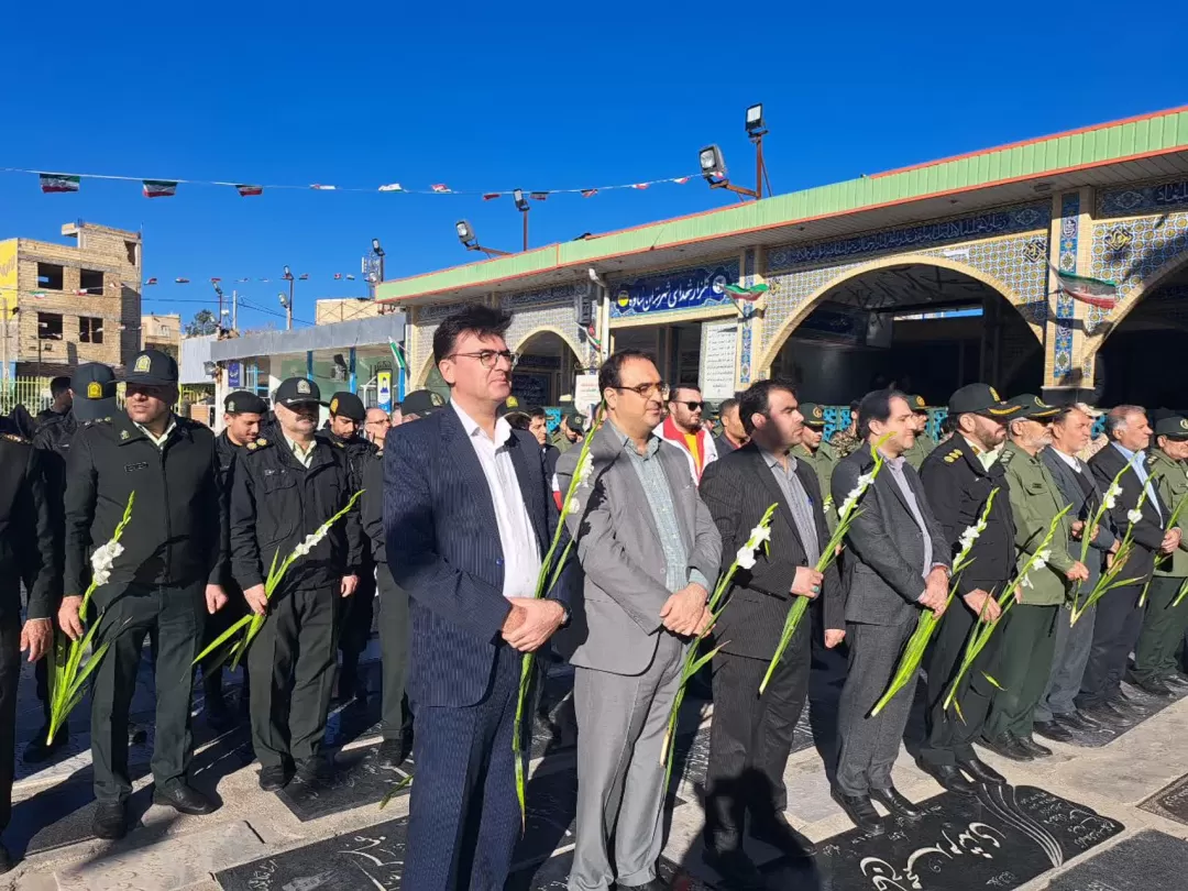 قبور شهدای ساوه گلباران شدند
