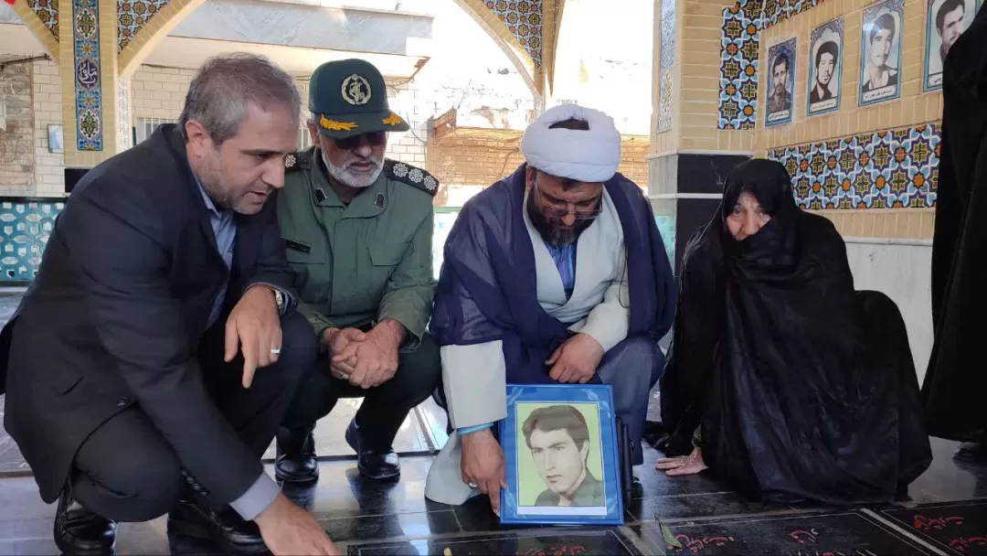 قبور شهدای ساوه گلباران شدند
