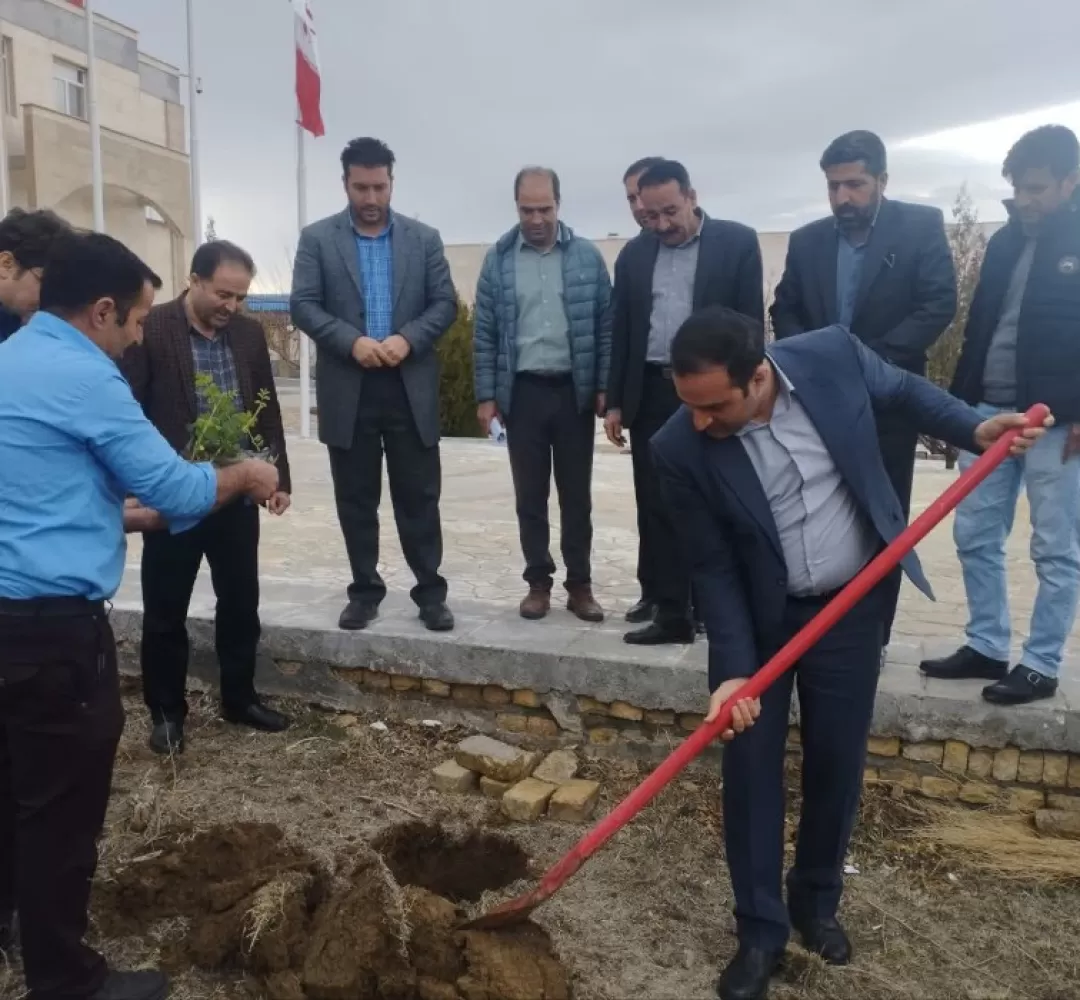 غرس نهال در ادارات خنداب