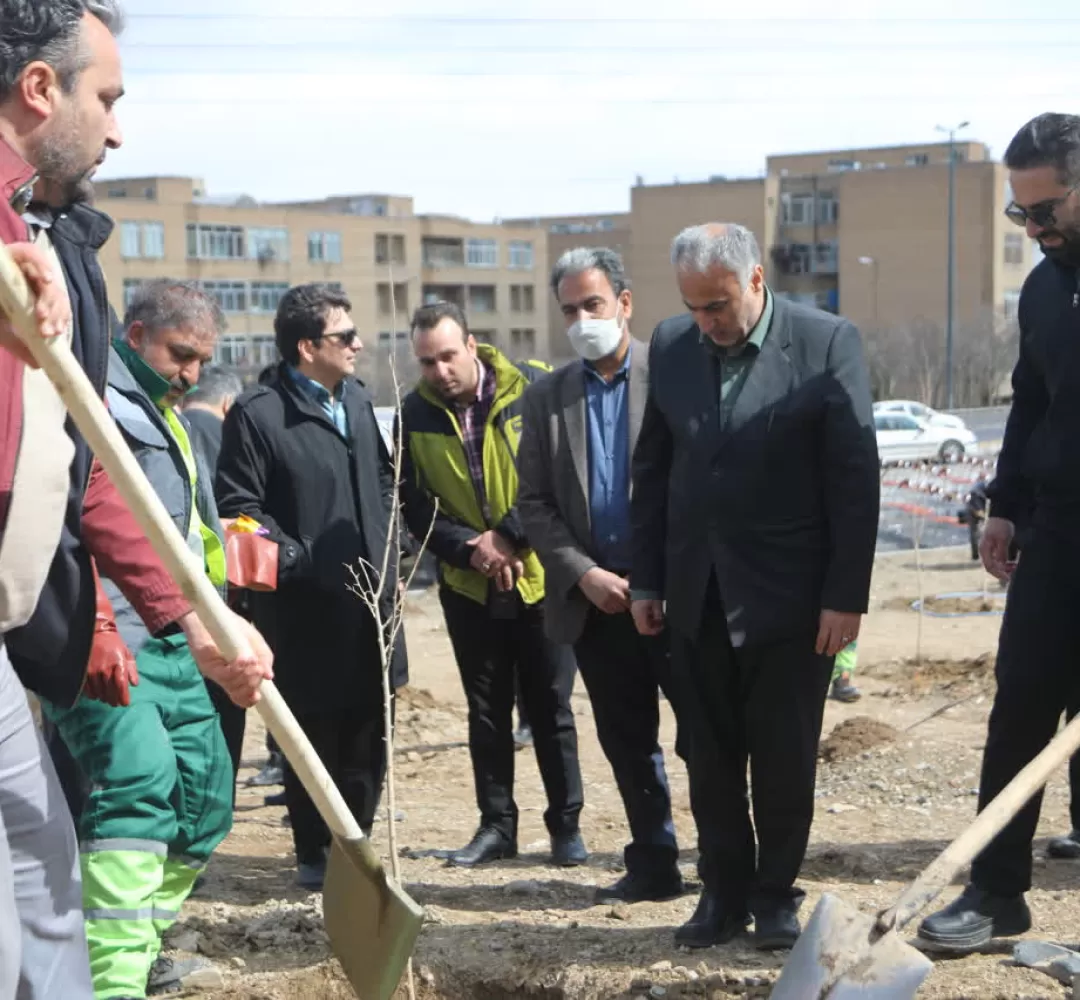 مراسم درختکاری در منطقه گردشگری نورالشهدا اراک