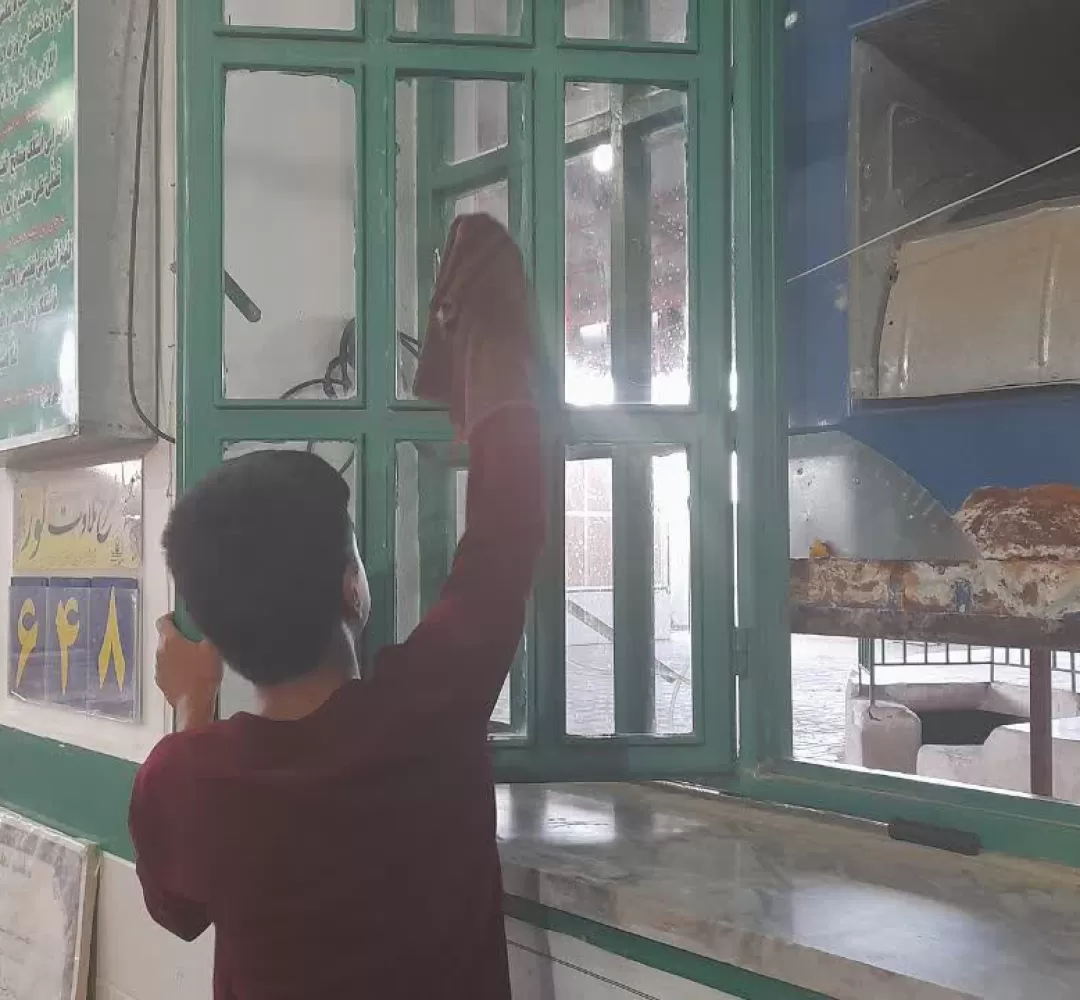 غباروبی مساجد فراهان در استقبال از ماه رمضان