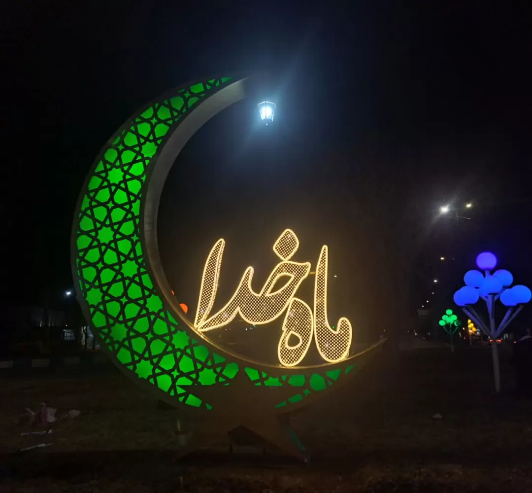 نصب المان «ماه خدا» در فرمهین