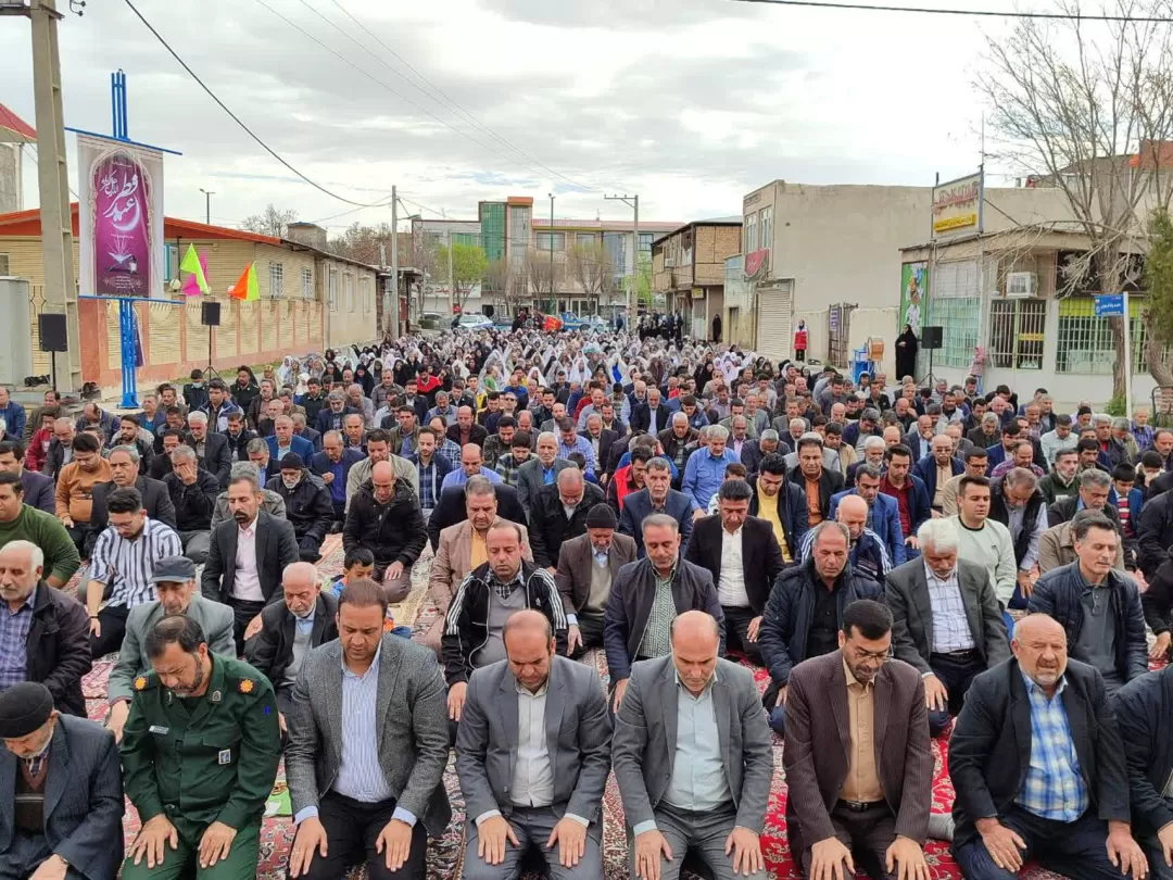 نماز عید بندگی در فراهان برگزار شد