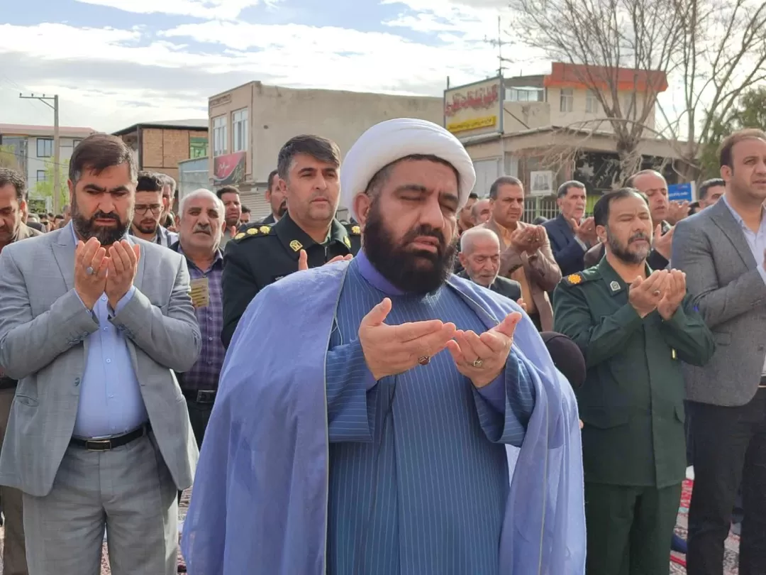 نماز عید بندگی در فراهان برگزار شد