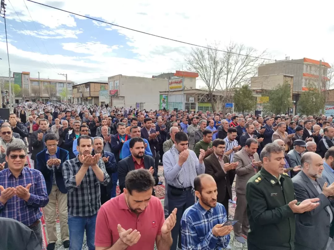 نماز عید بندگی در فراهان برگزار شد