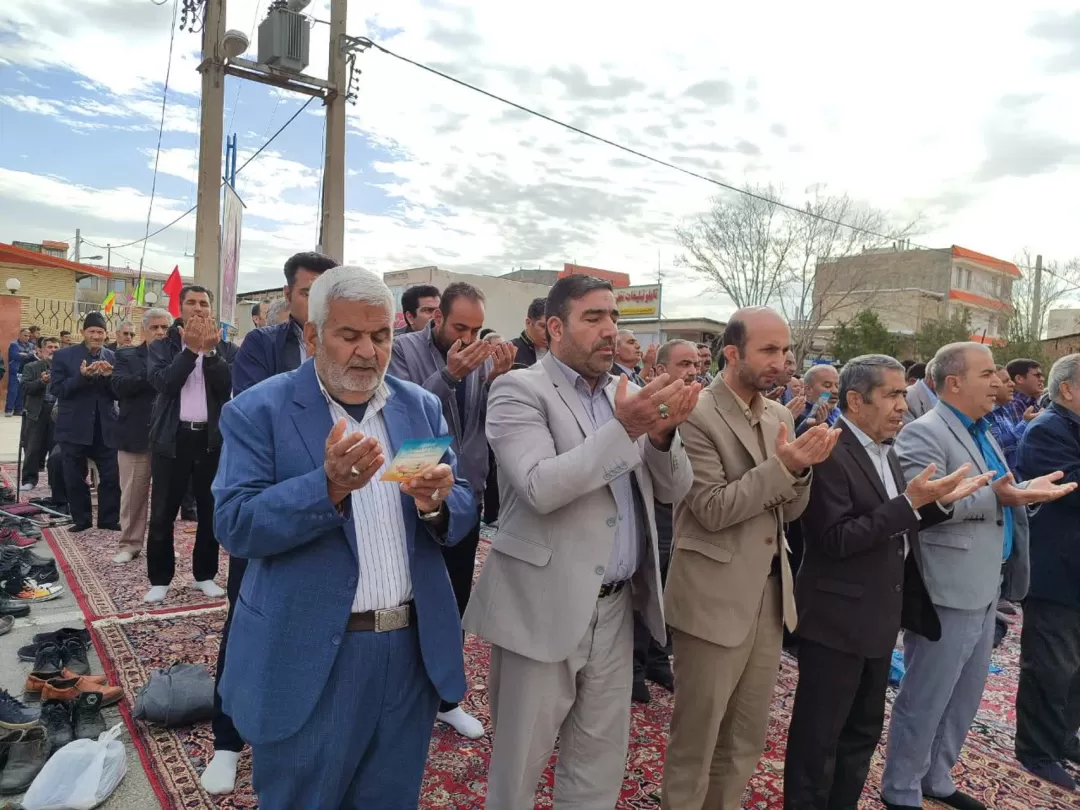 نماز عید بندگی در فراهان برگزار شد