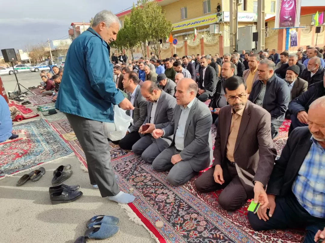 نماز عید بندگی در فراهان برگزار شد