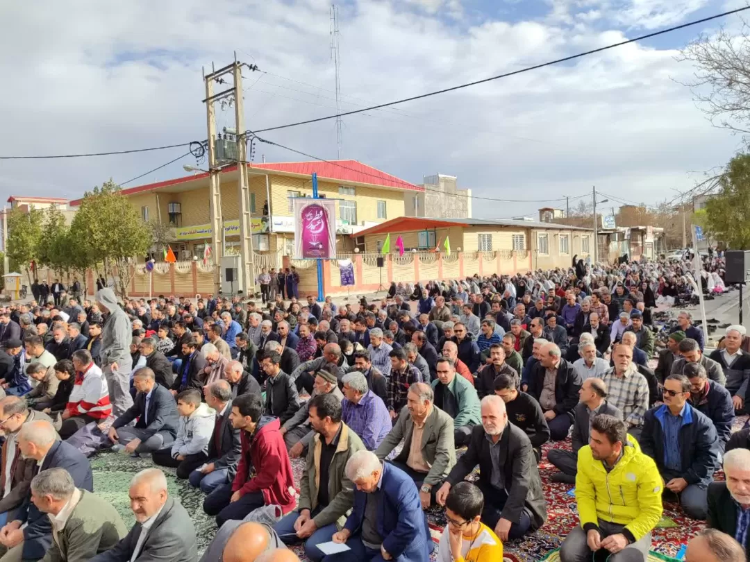 نماز عید بندگی در فراهان برگزار شد