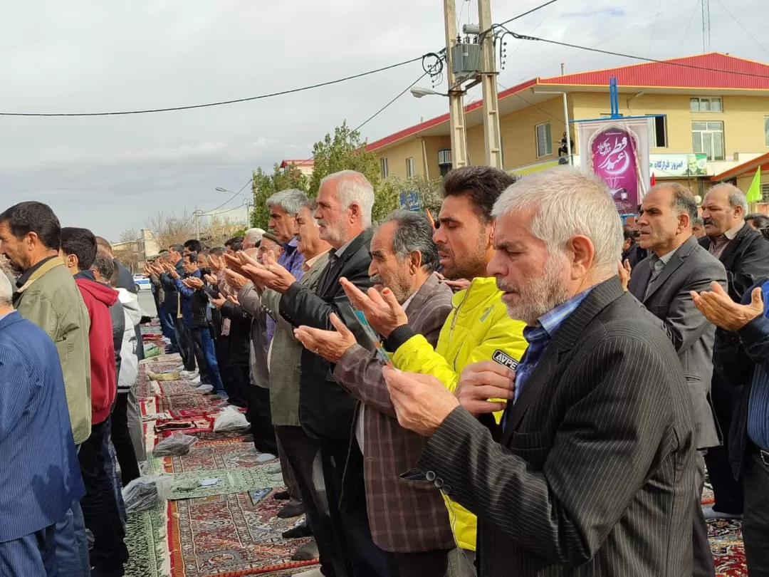 نماز عید بندگی در فراهان برگزار شد