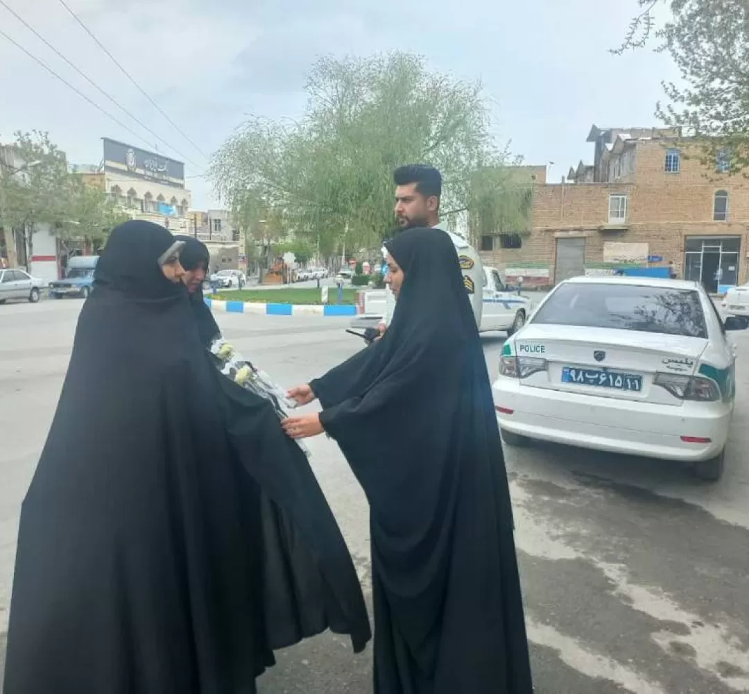 تقدیر نیروی انتظامی از بانوان محجبه خنداب