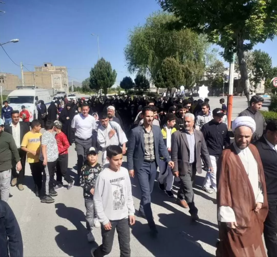 همایش پیادهروی خانوادگی در خنداب برگزار شد
