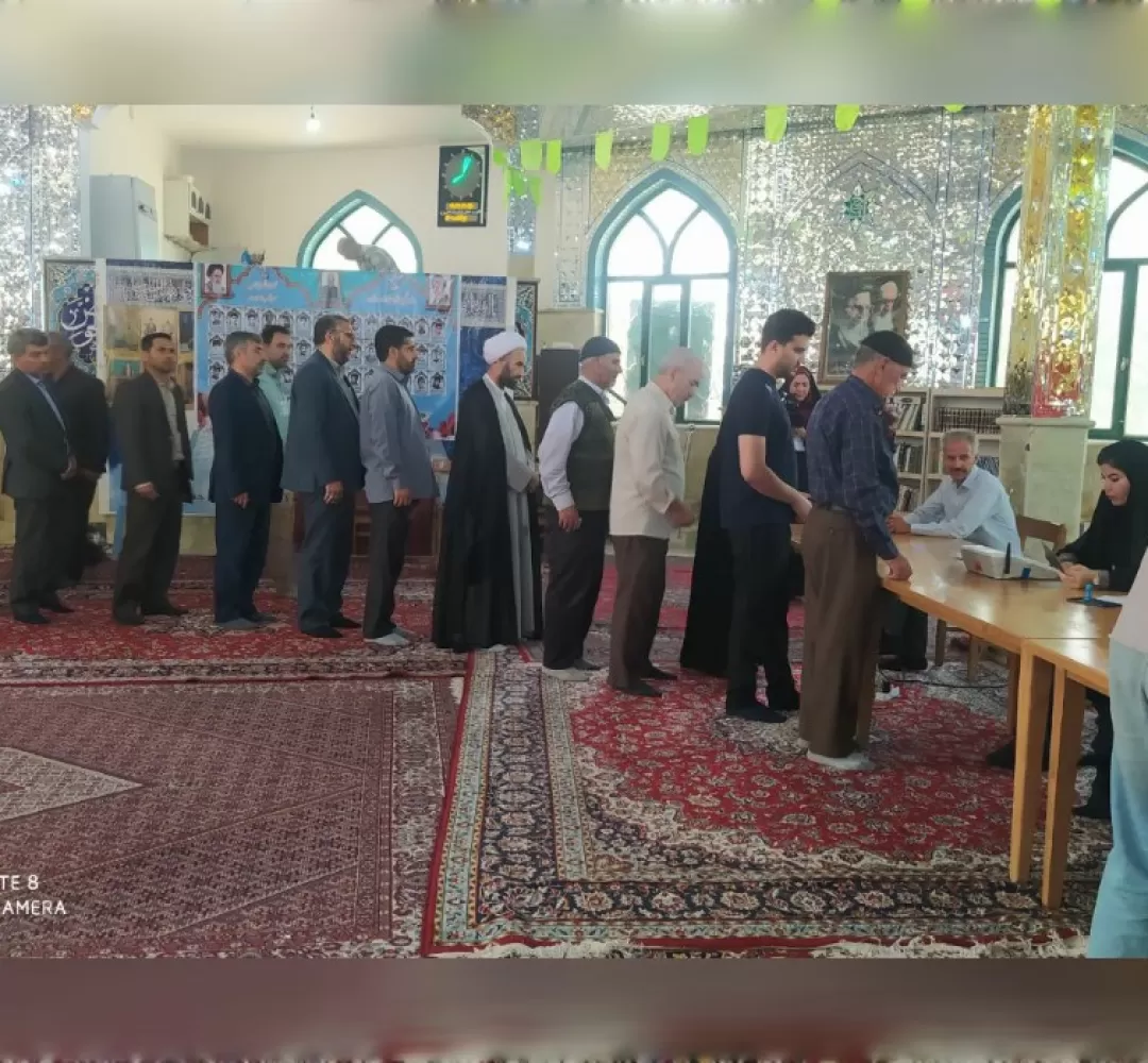حضور باشکوه مردم خنداب در پای صندوقهای رای