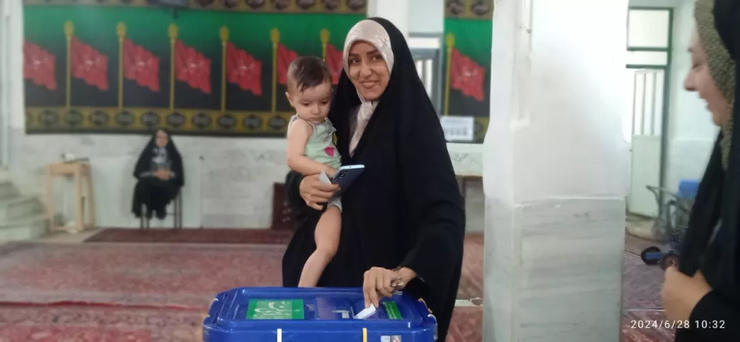 حضور باشکوه مردم کمیجان پای صندوق‌های رأی