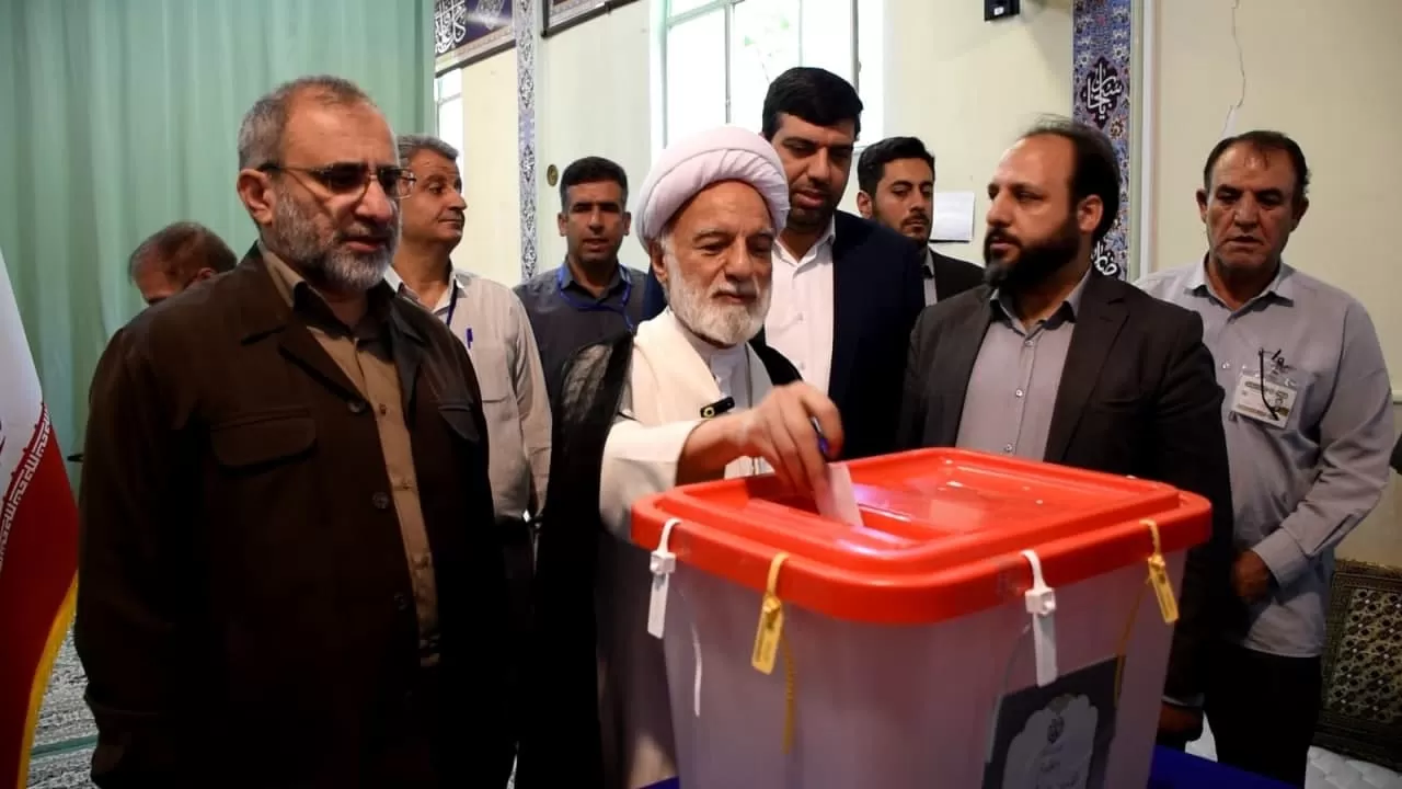 نماینده ولی‌فقیه در استان مرکزی رأی داد