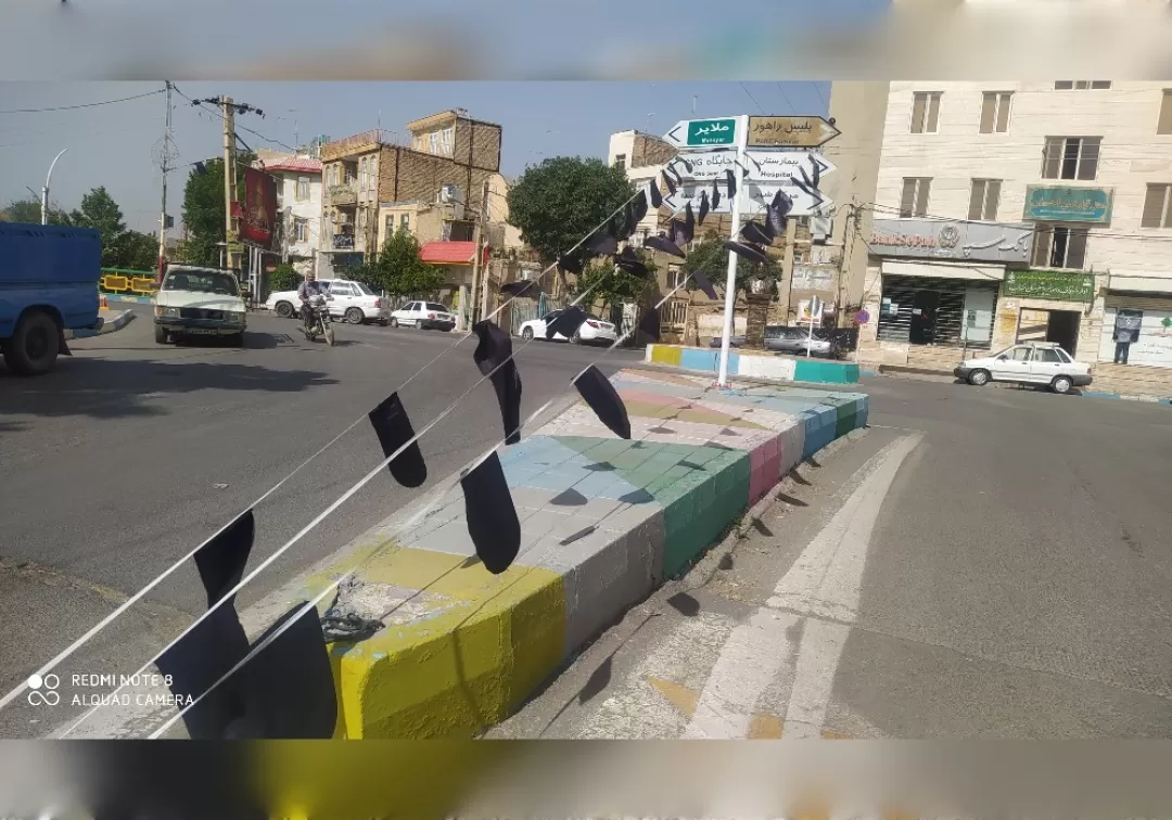 نصب پرچم عزای حسینی در شهر خنداب