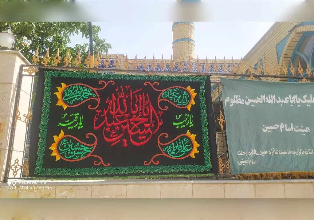 نصب پرچم عزای حسینی در شهر خنداب