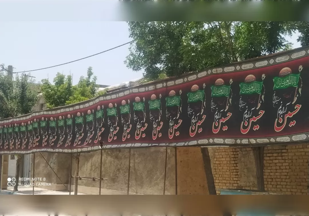 نصب پرچم عزای حسینی در شهر خنداب
