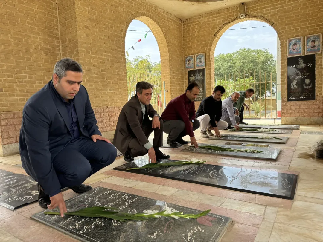 دیدار و تجدید میثاق با شهدا